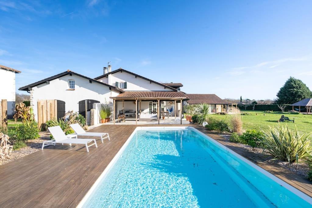 Villa De Charme Avec Piscine Saint-Etienne-d'Orthe Exteriér fotografie